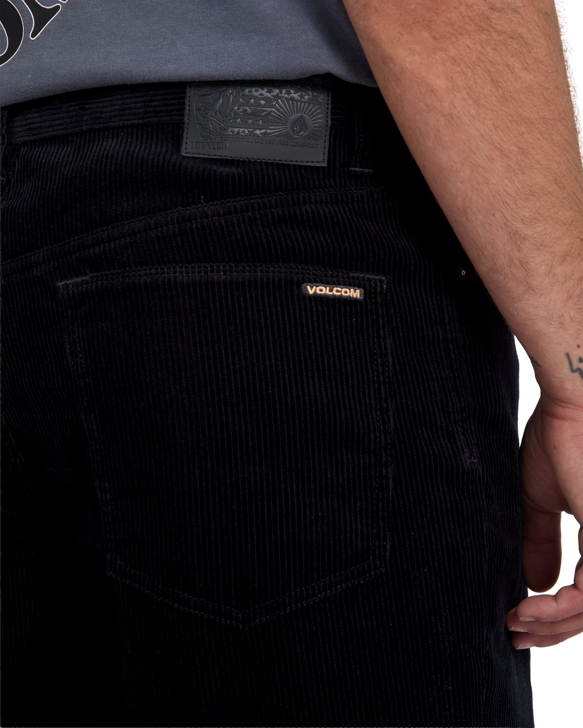 A1132602 _BLK VOLCOM