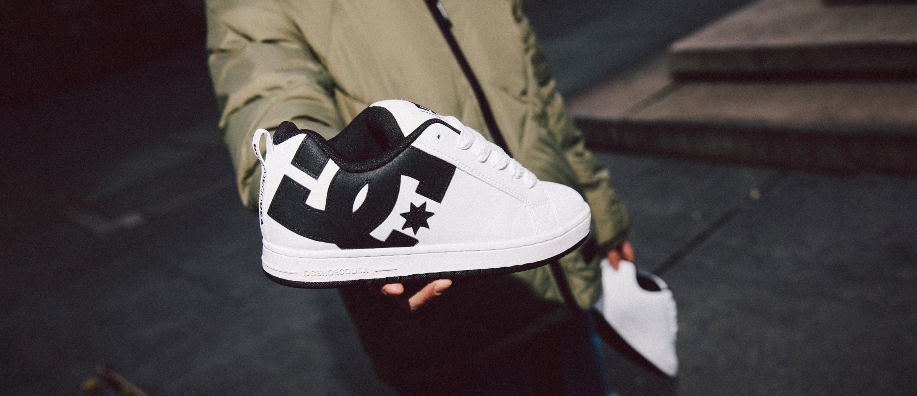 scarpa bianca court graffik DC shoes 