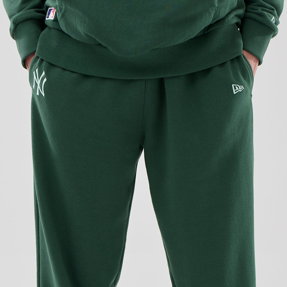 MLB MIDI LE JOGGER FT NEW YORK YANKEES - PANTALONE 60897417 . NEW ERA 