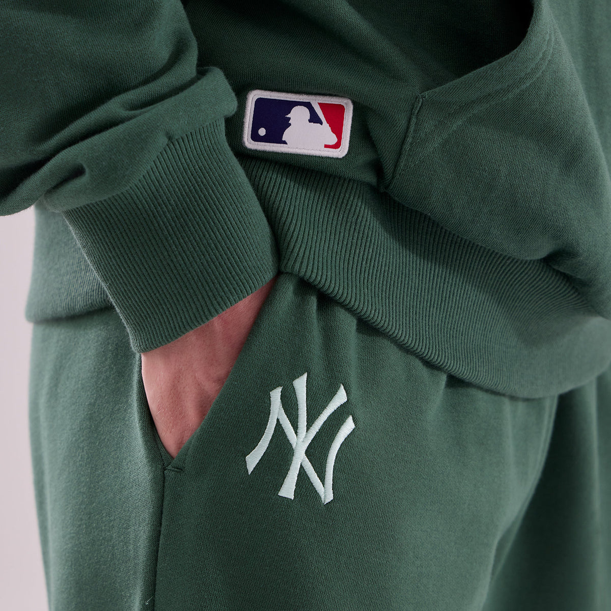 MLB MIDI LE JOGGER FT NEW YORK YANKEES - PANTALONE 60897417 . NEW ERA 