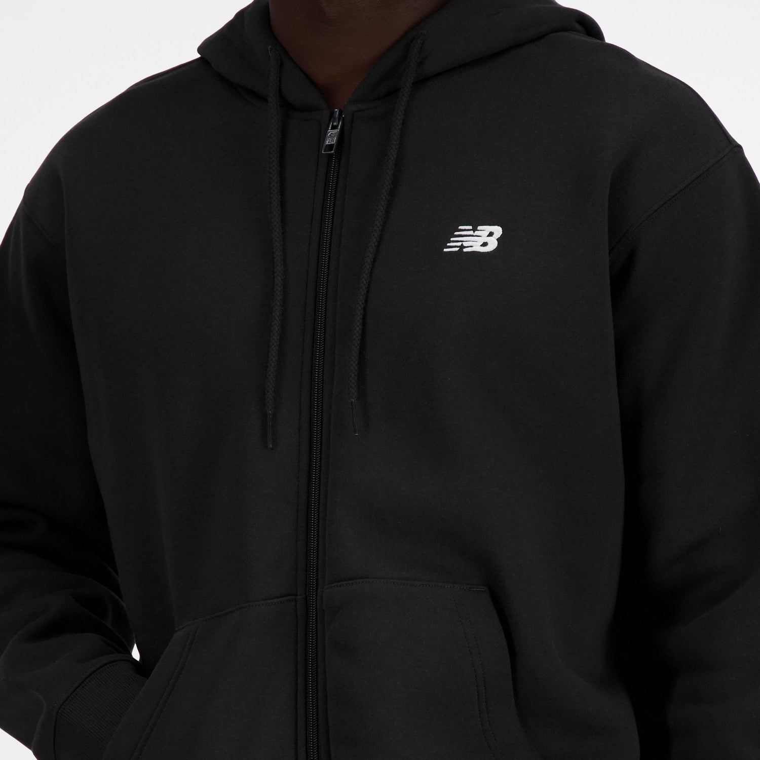SPORT ESSENTIALS LOGO FRENCH TERRY FULL ZIP - FELPA MJ41501BK . NEW BALANCE 