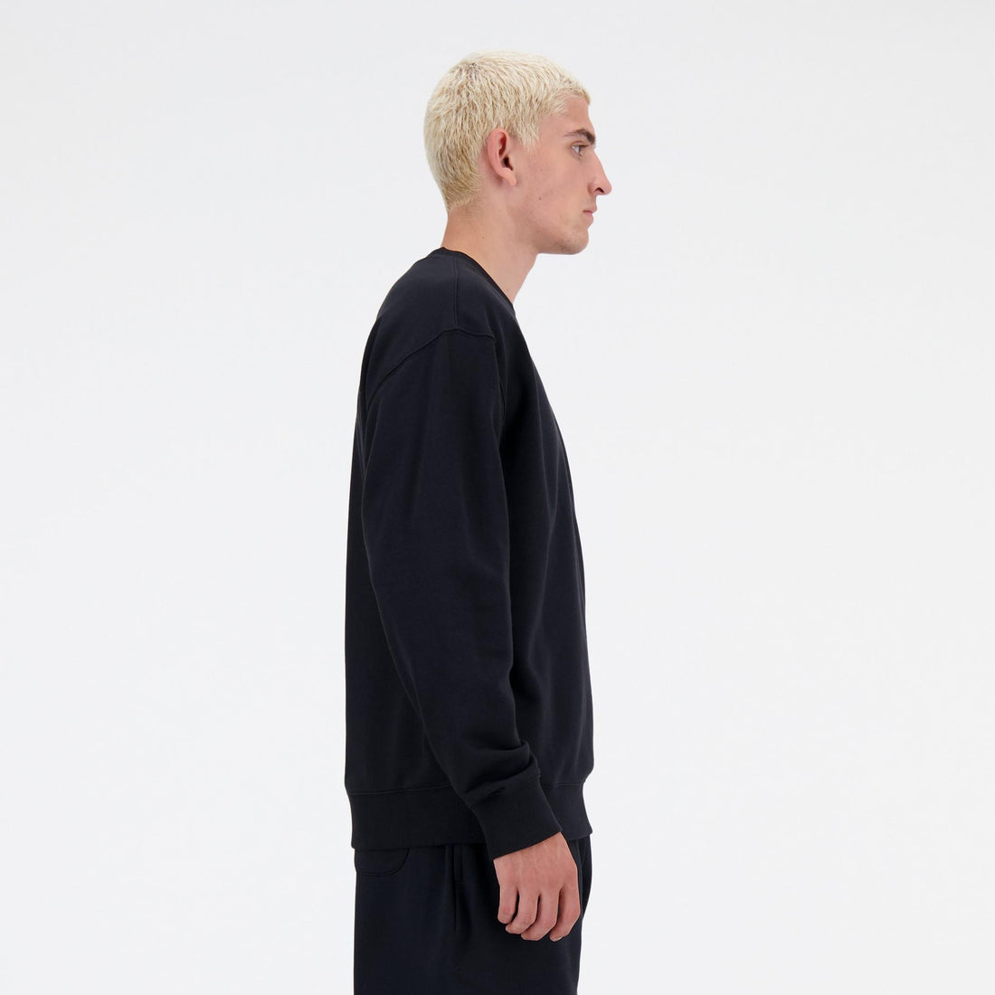 SPORT ESSENTIALS FRENCH TERRY CREW - FELPA MT41507BK . NEW BALANCE 