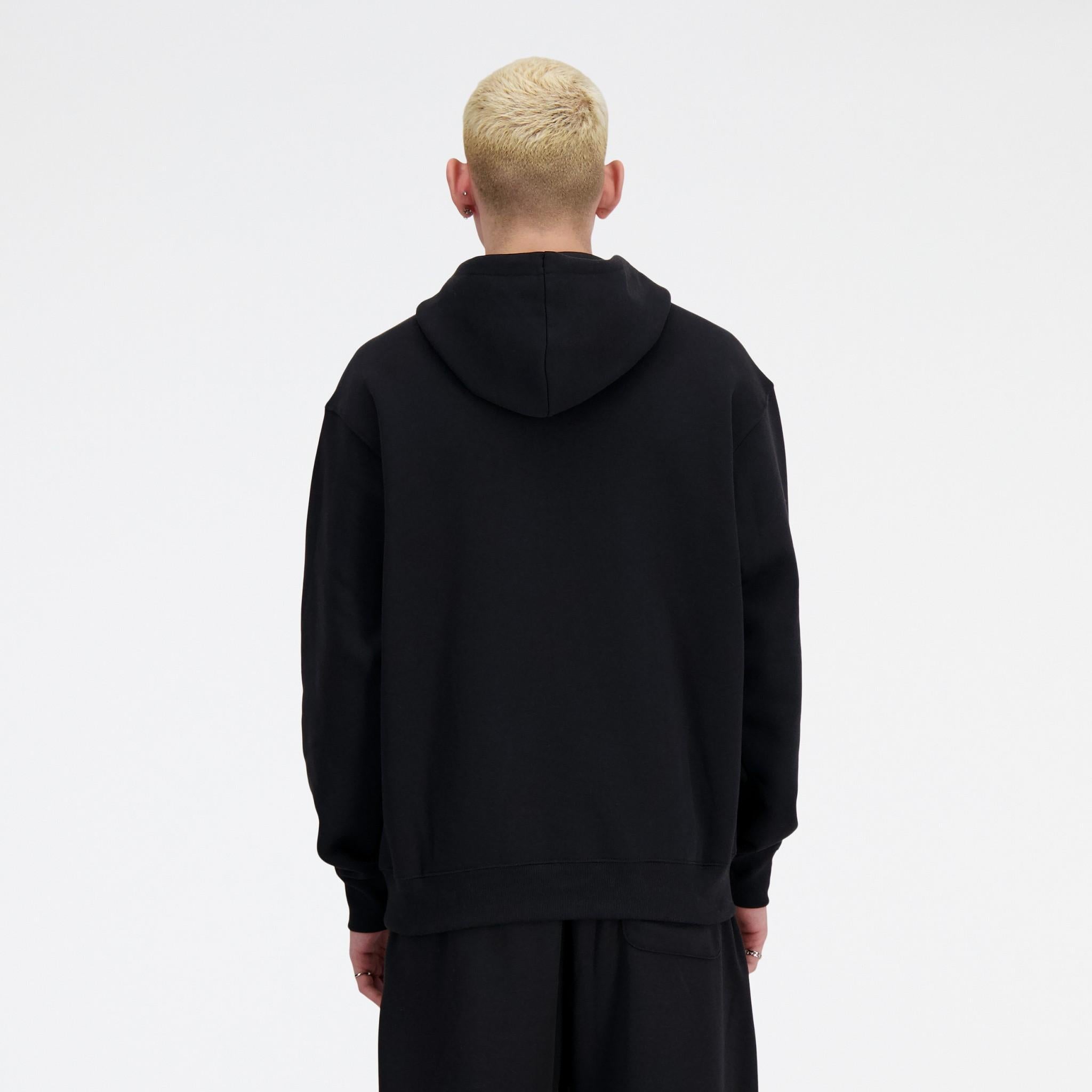 SPORT ESSENTIALS FRENCH TERRY - FELPA MT41508BK . NEW BALANCE 