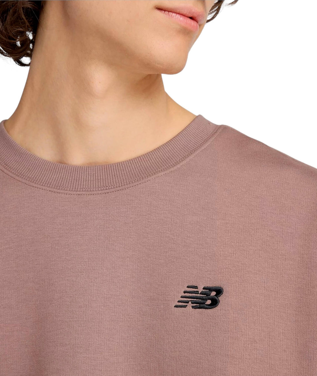 LINEAR GRAPHIC CREW - FELPA MT53529EAS . NEW BALANCE 